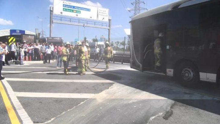 Son dakika! Esenyurt'ta metrobüste yangın G2