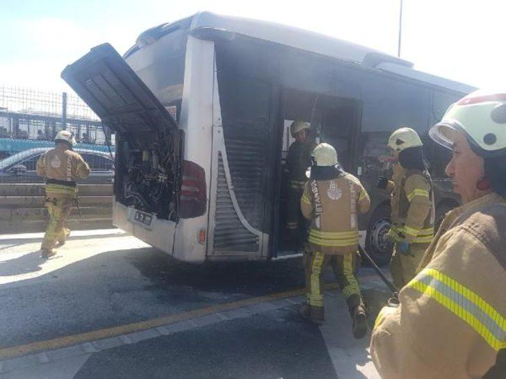 Son dakika! Esenyurt'ta metrobüste yangın G3