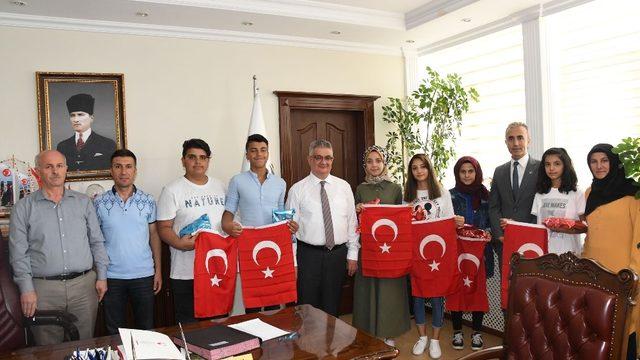 Koruma altındaki çocuklar  15 Temmuz’u resim ve şiirle anlattı