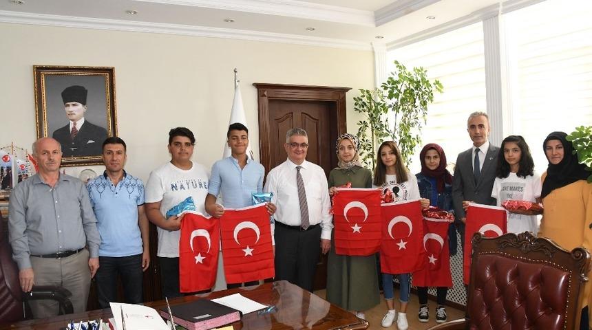 Koruma altındaki çocuklar  15 Temmuz’u resim ve şiirle anlattı