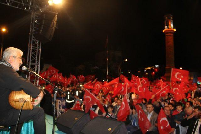 Esat Kabaklı, Çorum’da konser verdi