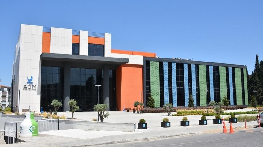 Aliağa&rsquo;nın yarı olimpik y&uuml;zme havuzu hizmete a&ccedil;ılıyor