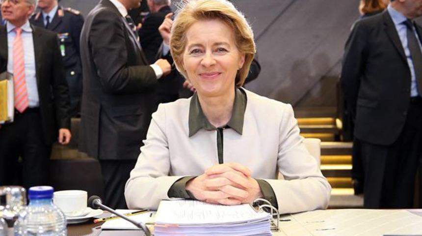 AB Komisyonu'nun yeni başkanı Ursula von der Leyen oldu