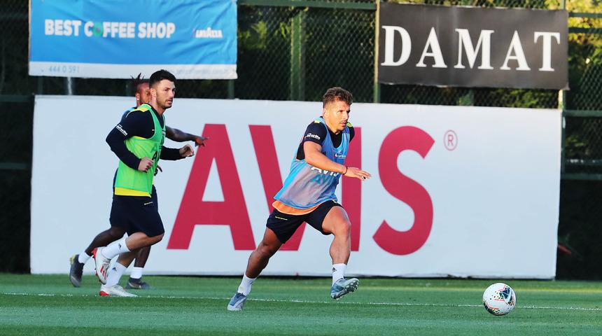 Fenerbahçe pas ve hücum çalıştı