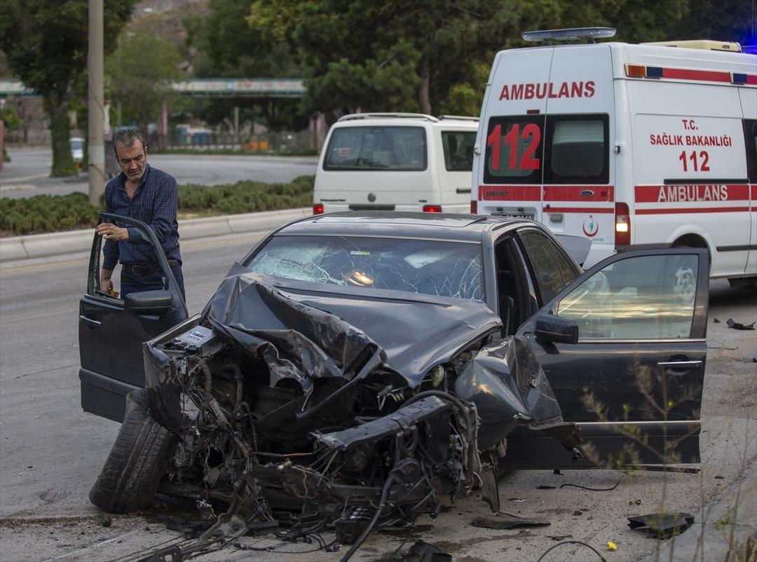 Metrelerce u&ccedil;tu, ara&ccedil; hurdaya d&ouml;nd&uuml;! Onun burnu bile kanamadı