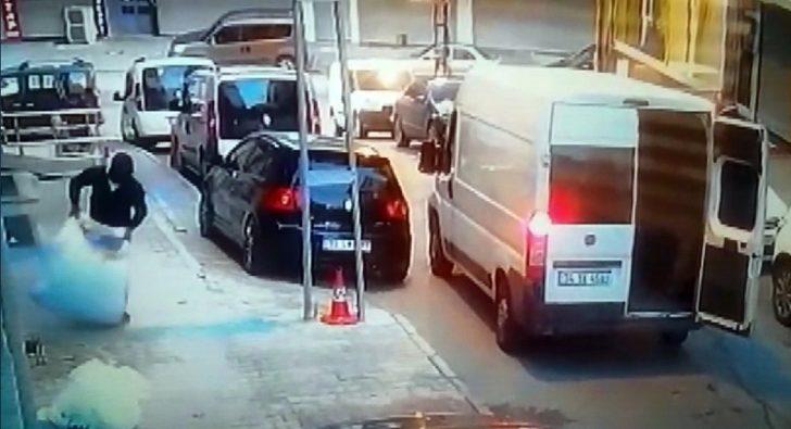 Arnavutköy'de şoke eden olay! 8 kişi gelip 2 dakikada... G2