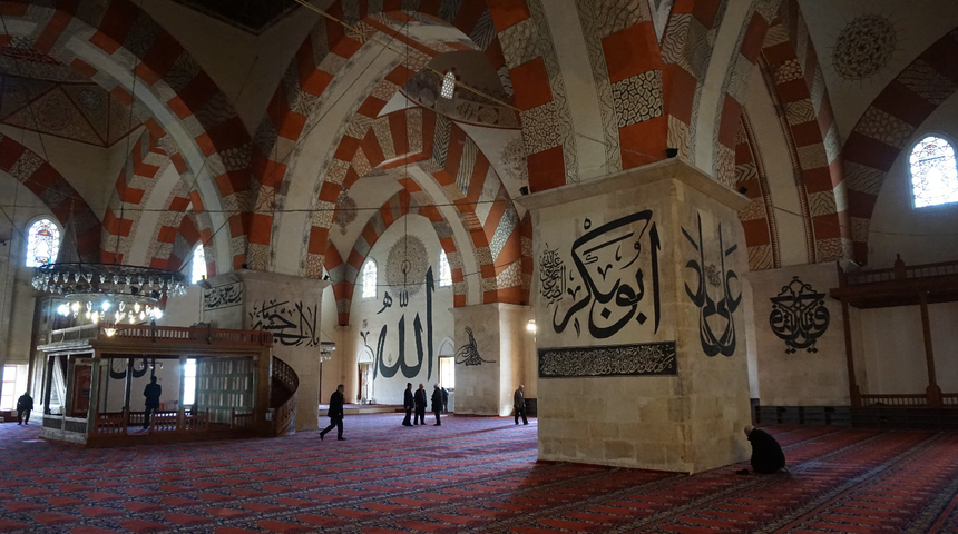 15.y&uuml;zyılın en g&ouml;sterişli yapısı Eski Cami 