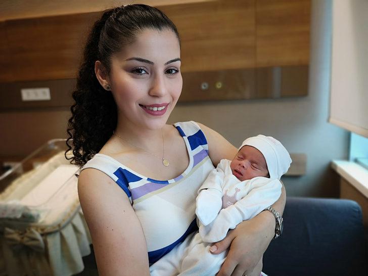 Bebeğinin ağzını görünce şoke oldu: Rüyamda görmüştüm! G2