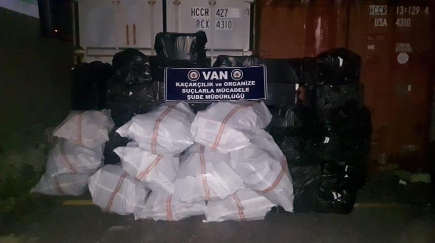 Van&rsquo;da 34 bin 400 paket ka&ccedil;ak sigara ele ge&ccedil;irildi