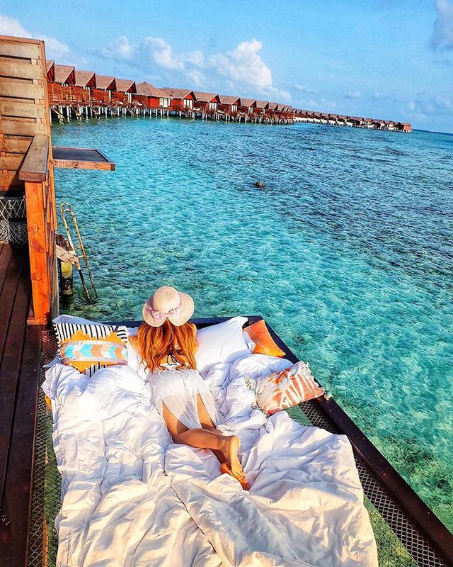 maldives-hotel-net-over-water-grand-park-kodhipparu-5d2c37de6c607__700