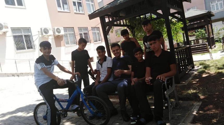 &Ccedil;ocuklardan Bağlar Belediyesi&rsquo;nin eğitim kurslarına videolu &ccedil;ağrı