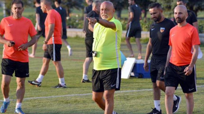 Hikmet Karaman: Kitap yazdığım zaman yer yerinden oynar