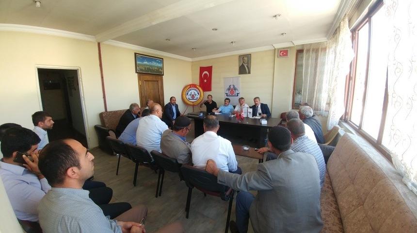 VEDAŞ İl M&uuml;d&uuml;r&uuml; Şent&uuml;rk, muhtarlarla buluştu