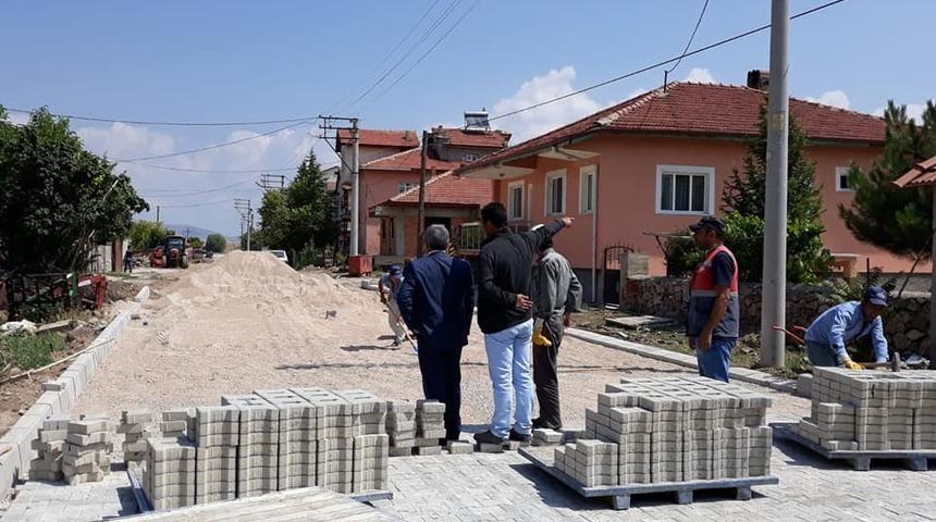Altıntaş&rsquo;ta kanalizasyon ve kilitli parke d&ouml;şeme &ccedil;alışmaları