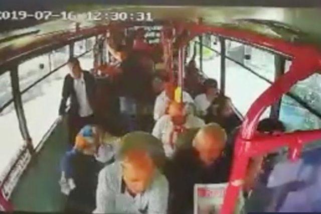 Otobüste düşürülen 2 bin lirayı şoföre verip, sahibine ulaşmasını sağladı
