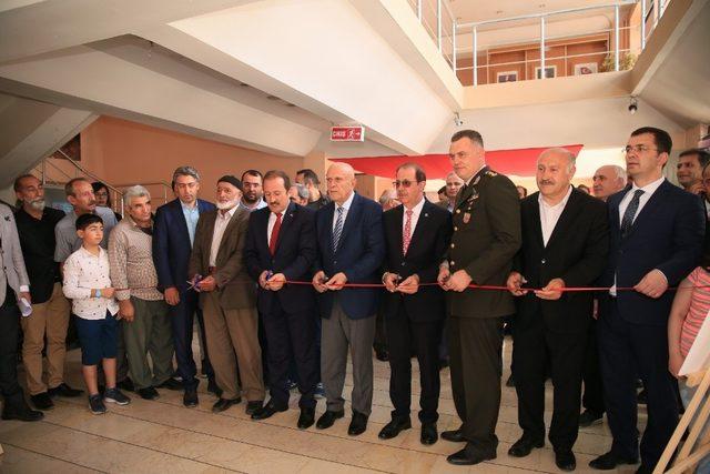 Bayburt Üniversitesi 15 Temmuz’u sergi, söyleşi ve konferans etkinlikleriyle andı