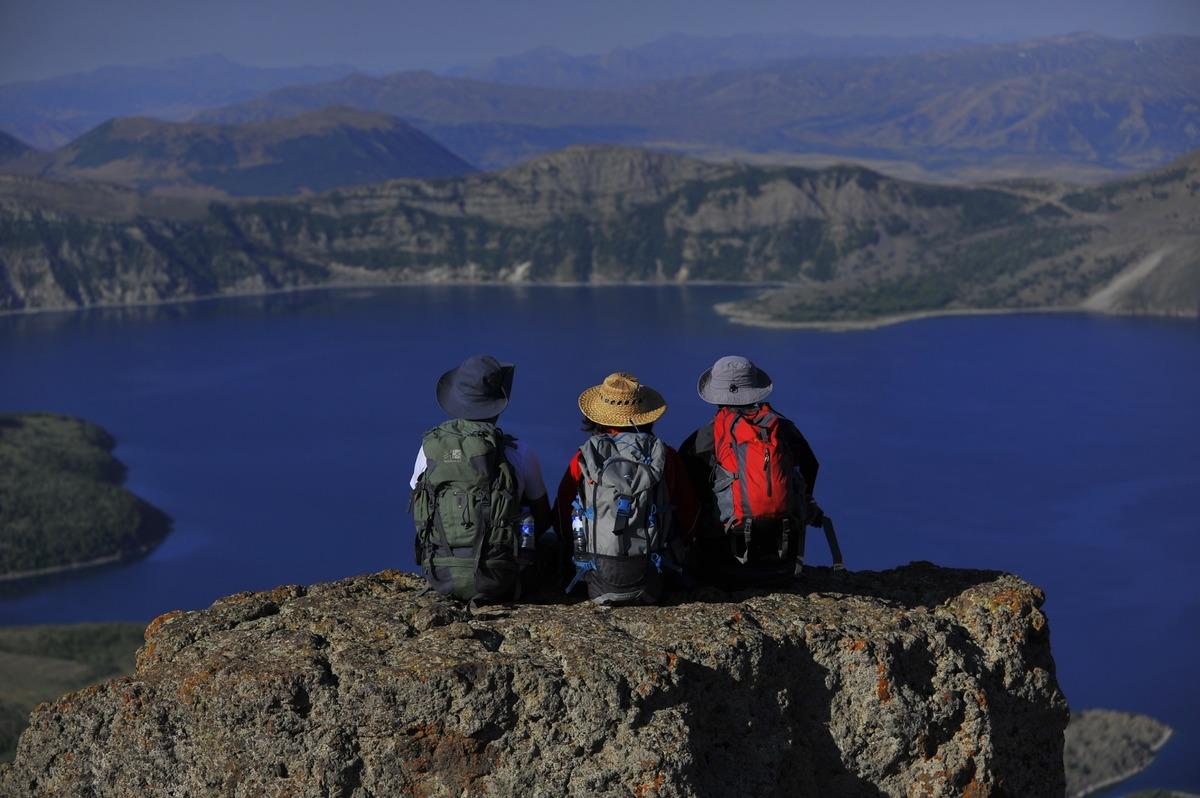 Nemrut Krater G&ouml;l&uuml;'ne ziyaret&ccedil;i akını
