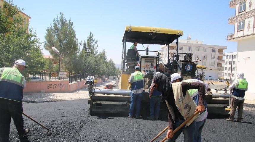 Şanlıurfa’da yol asfaltlama çalışmaları sürüyor