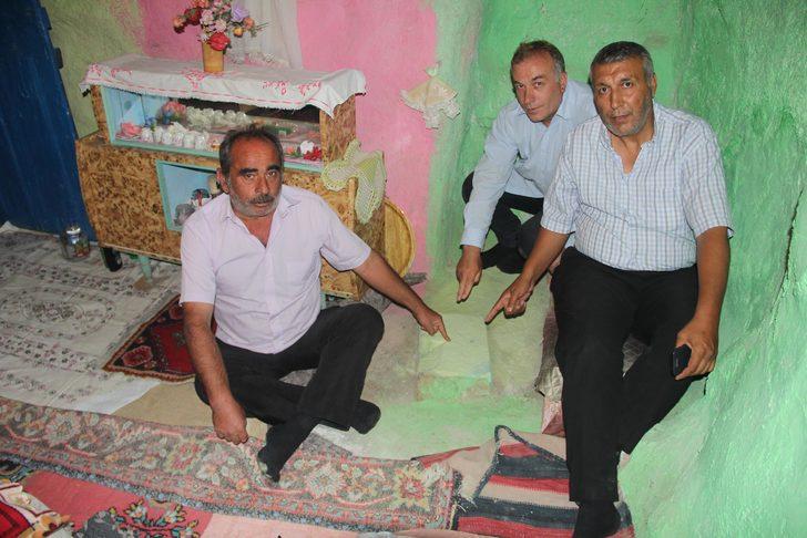  Evin ortasında taşla yaşıyorlar! G3