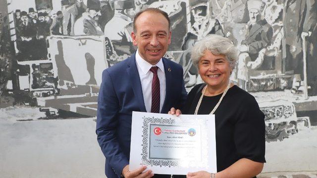 Geçmişe ışık tutacak olan arşivi kazandıranlara büyük onur