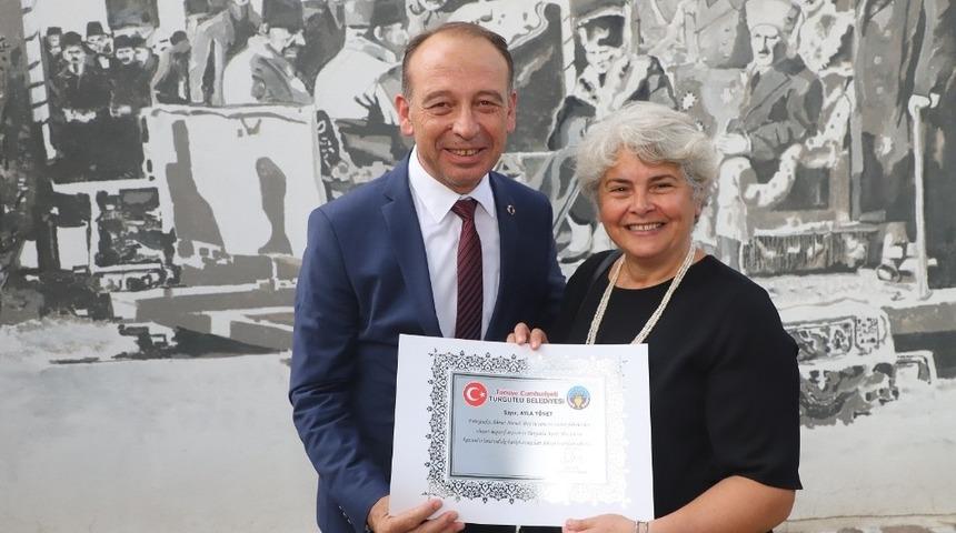 Geçmişe ışık tutacak olan arşivi kazandıranlara büyük onur