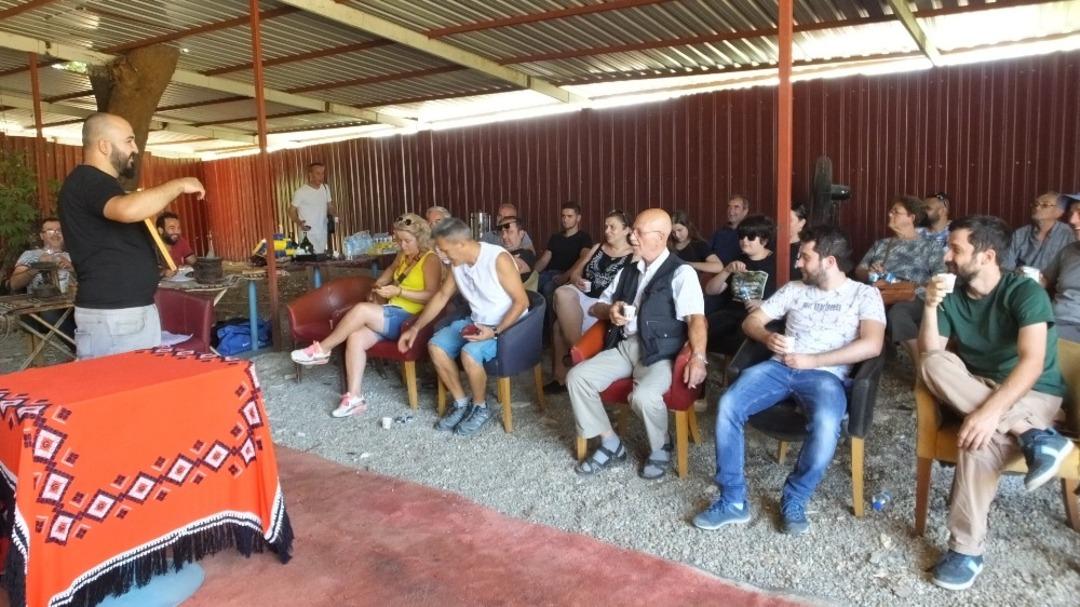 K&ouml;ydeki mezat antika meraklılarını buluşturdu