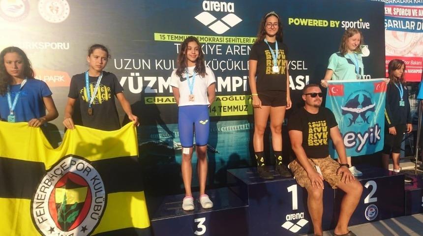 Antalyasporlu yüzücüler İzmir’den başarıyla döndü