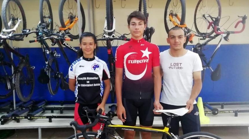 Kayserili bisiklet&ccedil;ilerden Balkan Şampiyonası&rsquo;nda 3 g&uuml;m&uuml;ş 1 bronz madalya
