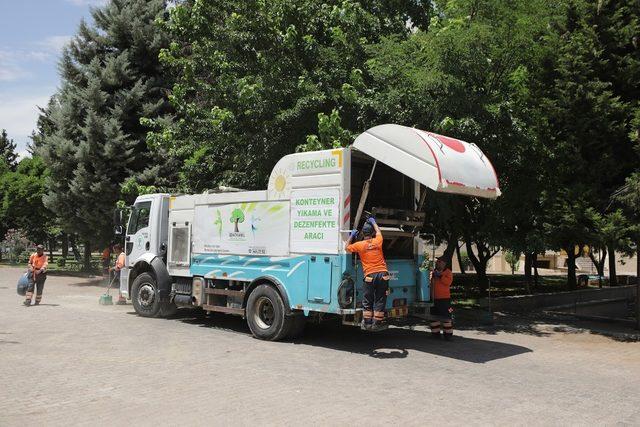 Esnaf sahredeyken çalışma alanı temizlendi