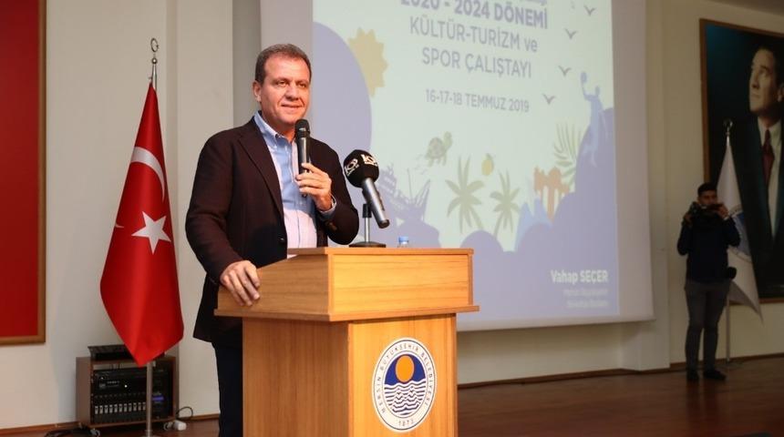 Se&ccedil;er: &ldquo;Sanatı, sanat&ccedil;ıyı y&uuml;celterek bu &uuml;lkede toplumsal barışı sağlayabiliriz&rdquo;