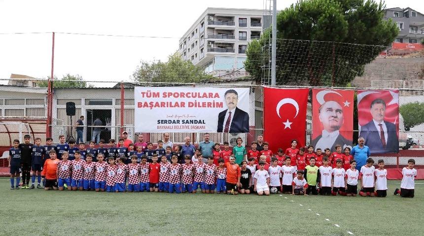 Bayraklı’da 32 takımın katılımıyla gençlik futbol turnuvası