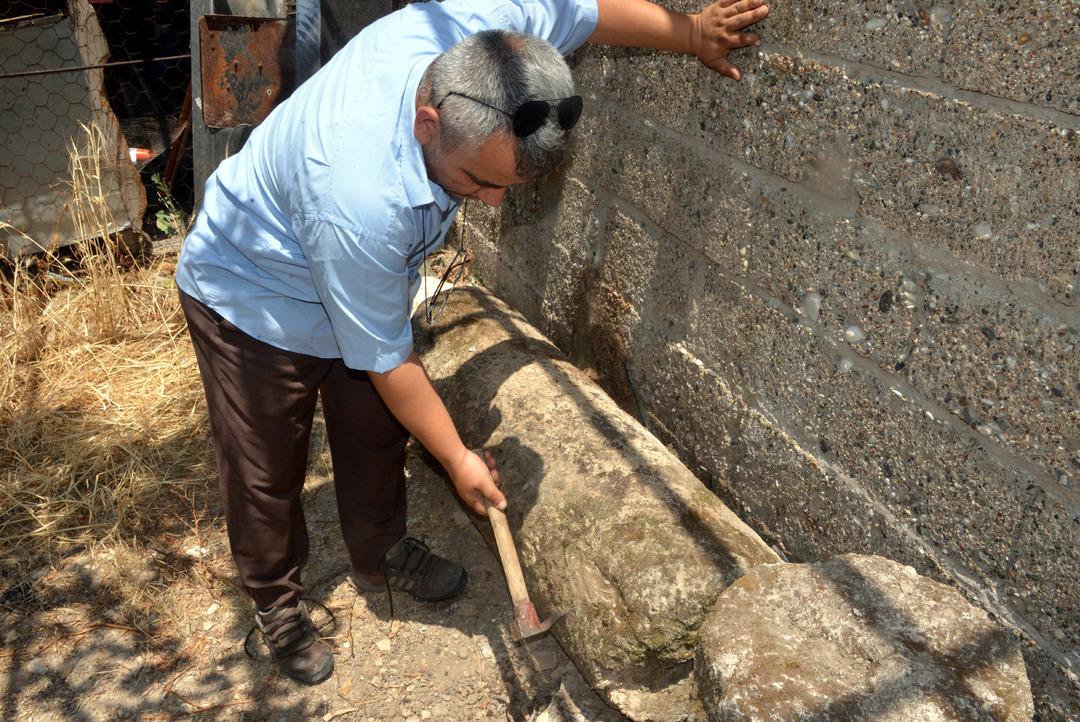 Bah&ccedil;esinden &ccedil;ıkan tarihi eserler kabusu oldu