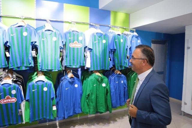 Rize Valisi Çeber ve Belediye Başkanı Metin’den Çaykur Rizespor’a kombine desteği