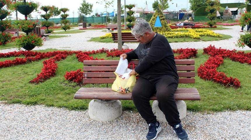 Kore Şehidi&rsquo;nin torunu sokakta yatıp kalkıyor