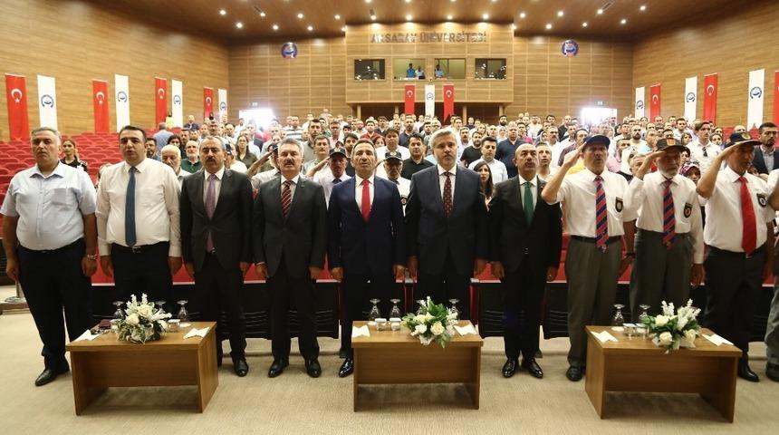 Aksaray&rsquo;da T&uuml;rk siyasi hayatında darbeler ve milli egemenlik konferansı