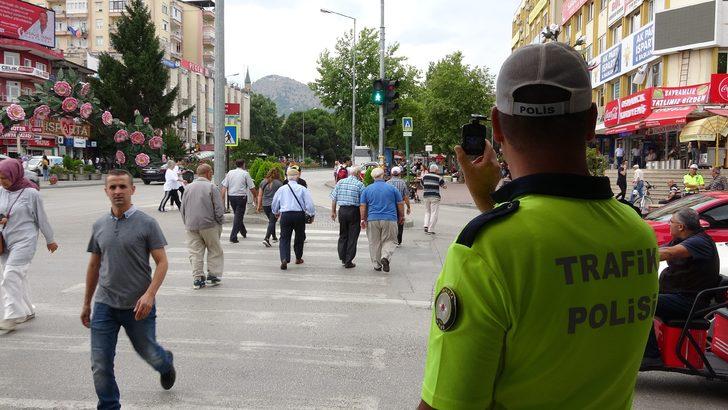 Yayalar için 'kırmızı' alarm! Polis böyle tespit etti, ceza yazdı G2