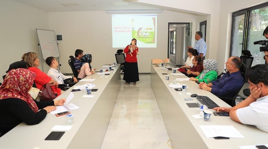 Pamukkale Belediyesi’nden engelli vatandaşlara ilk yardım eğitimi