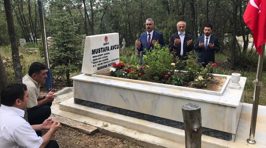 AK Parti&rsquo;den şehit kabirlerine ziyaret