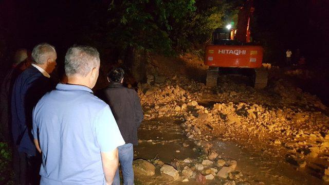 Düzce’nin Cumayeri ilçesinde sel, heyelana neden oldu