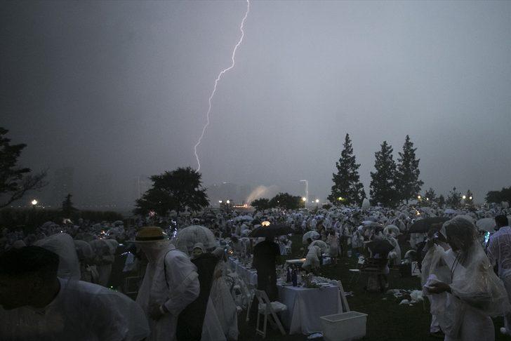 New York'ta yüzlerce insan Beyaz Akşam Yemeği için buluştu G3