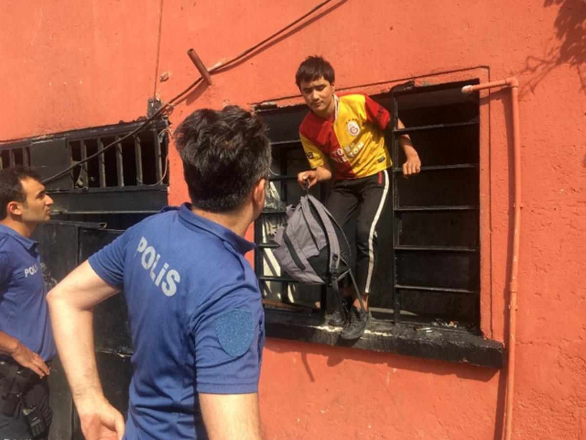 Beyoğlu'nda ka&ccedil;ak g&ouml;&ccedil;men operasyonu! 