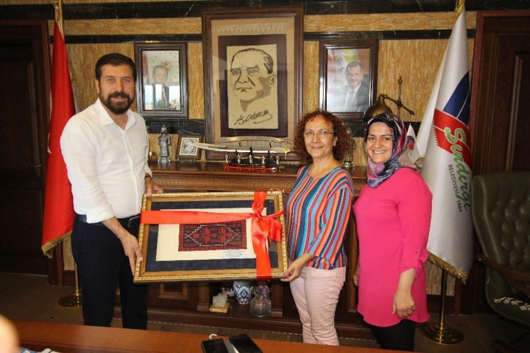 (&Ouml;zel) D&uuml;nyanın ilk boncuk Yağcıbedir halısı dokundu