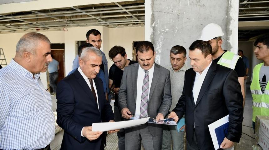 Vali Akbıyık, cami ve inşaatları denetledi