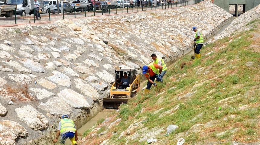 B&uuml;y&uuml;kşehir ekipleri, Kaleburcu Deresini temizliyor