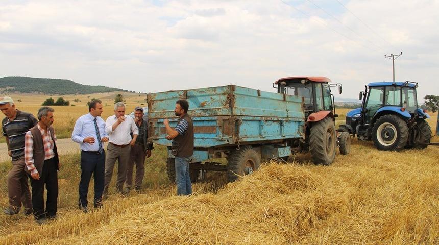 Dumlupınar&rsquo;da &uuml;r&uuml;n hasadı yapan bi&ccedil;erd&ouml;verlerde hasat kontrolleri yapıldı