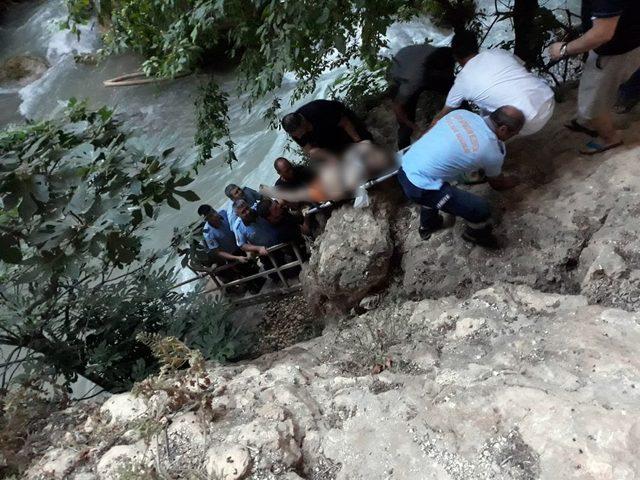 Suya atlayıp başını kayaya &ccedil;arpan gen&ccedil; &ouml;ld&uuml; 1