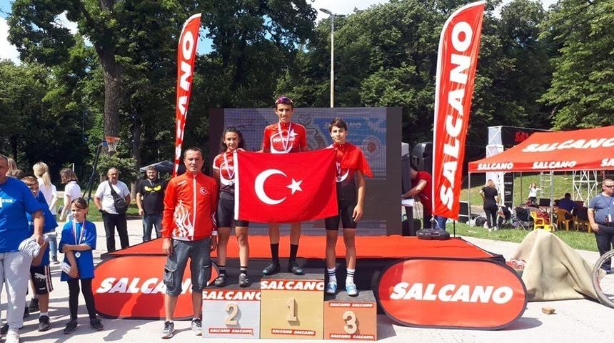 Sırbistan dostluk yarışından 3 madalya