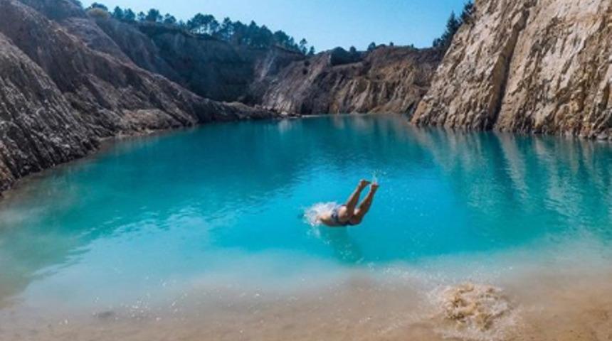 Instagram için fotoğraf çektirdikleri göl kimyasal çıktı