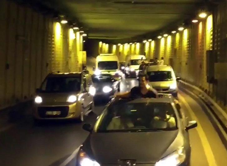 İstanbul'da asker uğurlayan magandalar tünel kapatıp havaya ateş açtı G4