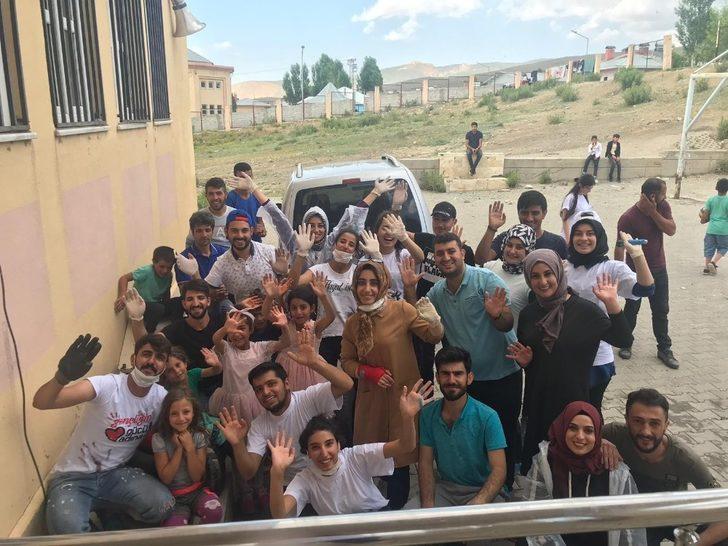 Gönüllülerle çocuklar kütüphane inşa etti G4